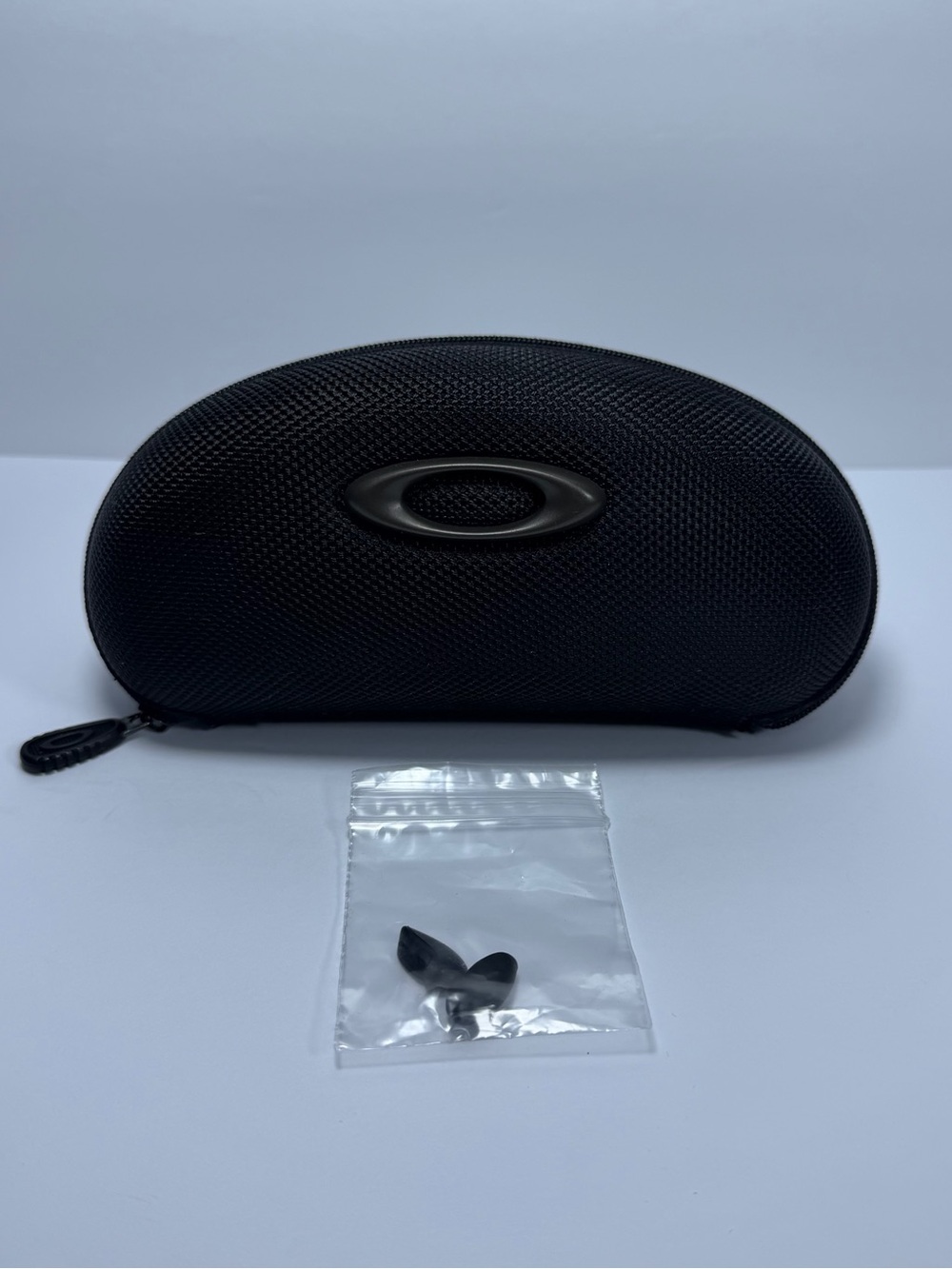 Oakley Black Nylon Metallic Ellipse Logo Soft Vault Hard-Shell Sunglasses Case